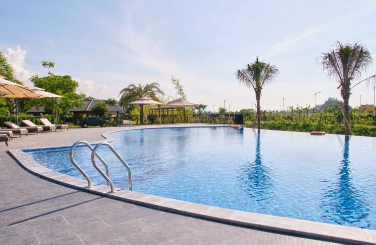 NGHỈ DƯỠNG MÙA HÈ VỚI HỒ BƠI THIÊN NHIÊN TẠI CAMI
